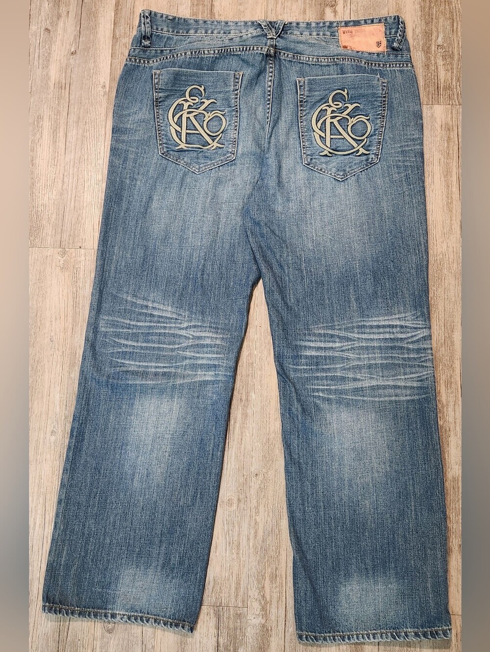 Ecko Unlimited Men's Light Blue Loose Fit Jeans with Embroidered Pockets Size 42